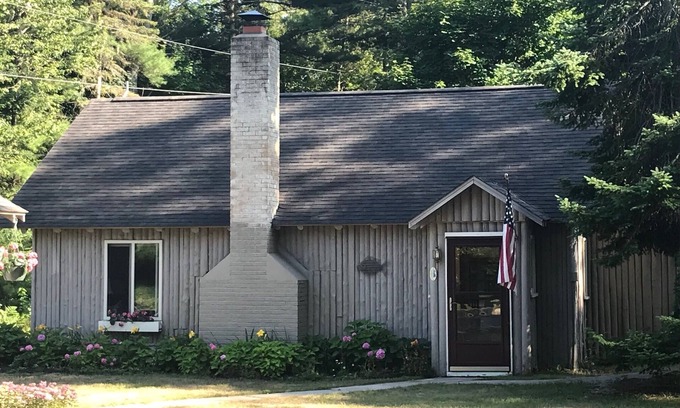 Suttons Bay Cabin | Cabin in village of Suttons Bay!