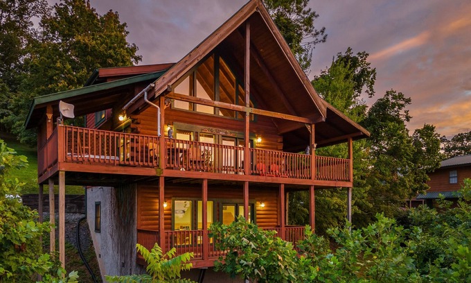 Gatlinburg - Pigeon Forge Cabin | Cabin large deck, breathtaking views, free attract ticket, Hot tub, Dog Friendly
