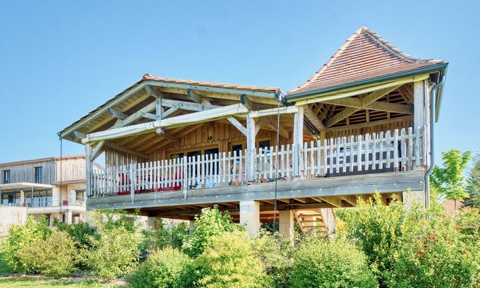 Monbazillac Cabin | Cabin 'Muscadelle' with Shared Pool, Wi-Fi and Air Conditioning