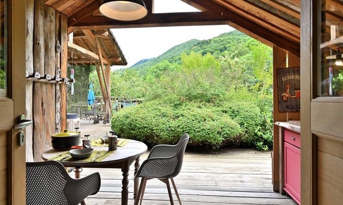 Arrien-en-Bethmale Cabin | Cabin 'Myrtille' with Mountain View, Private Terrace and Private Garden