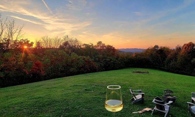 Lancaster Cabin | Cabin Near The Lake with Amazing Sunset Views!
