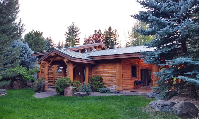 Columbia Falls Cabin | Cabin Oasis, Glacier in 20, Swimming, Mountain Views
