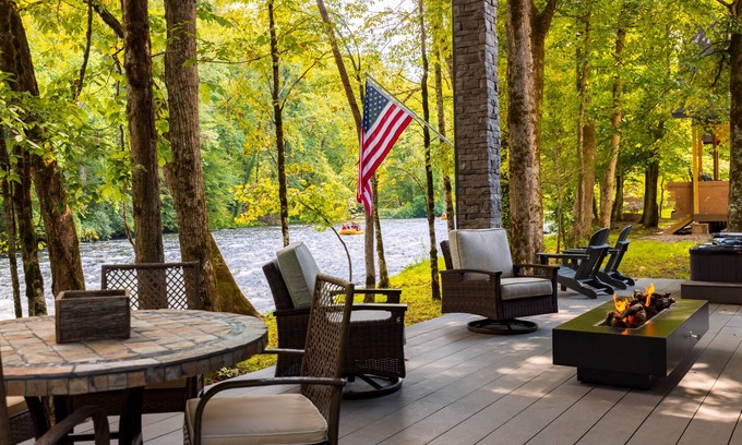 Nantahala Cabin | Cabin on Nantahala River with Hot tub/ Bryson City, NC 28713
