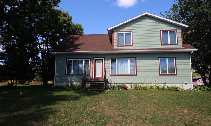 Annandale House | Cabin on Pleasant Lake, Annandale, MN