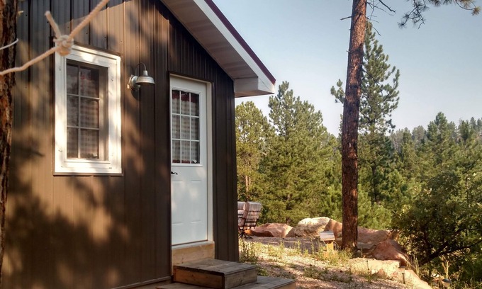 Sturgis Cabin | Cabin on the Rocks! Rustic with all the creature features!