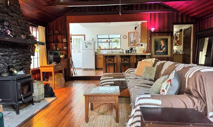 Camp Meeker House | Cabin Retreat! 2-BR w/PVT Deck in Camp Meeker