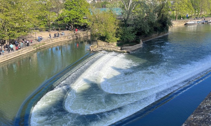 Bradford-on-Avon Cabin | Cabin Retreat Close to town centre and train station, 12 min train to Bath.