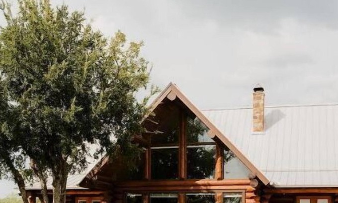 Graham Cabin | Cabin: Sleeps-6, Pool/Outdoor Entertainment Area