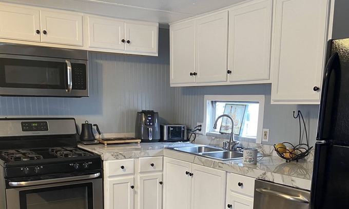 Lancaster Cabin | Cabin Style one bed room w/parking
