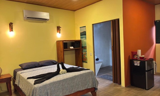 Drake Bay Cabin | Cabin Willy's Fish Camp Sleeps 2 only 600' to Markets, Tours, Beach & Eatery's