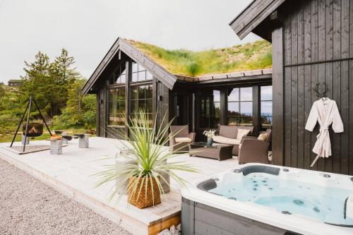 B House | Cabin with jacuzzi on Lifjell