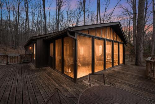 Berkeley Springs Ski Chalet | Cabin Wraparound Deck, WiFi, Grill, Dog-Friendly!