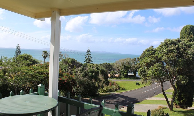 Cable Bay House | Cable Bay 3 Brm home close to the Beach with views.
