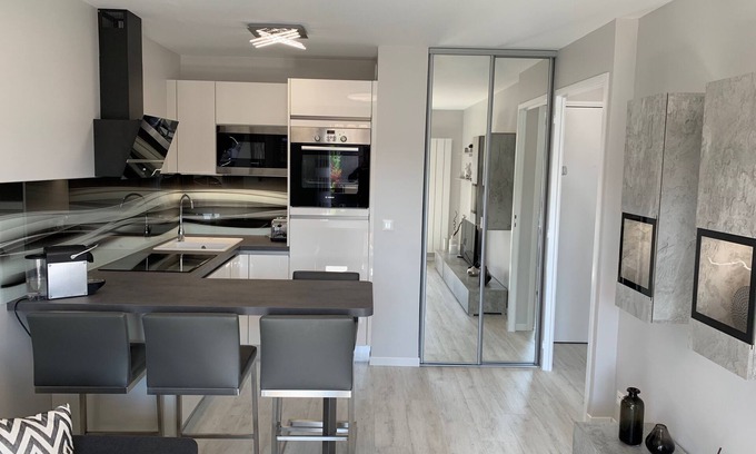 Cabourg Apartment | Cabourg Appt redone in Neuf - 200 m from the Beach - 600 m Center ville