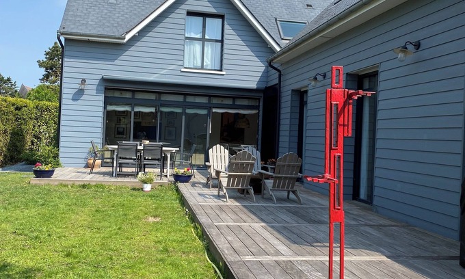 Le Home House | Cabourg, splendidly decorated large house, garden, beach within walking distance.