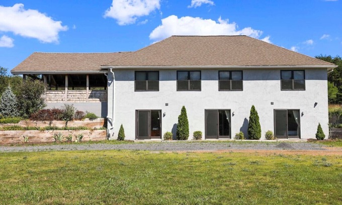 Berkeley Springs Cottage | Cacapon Cottage-Pet Friendly
