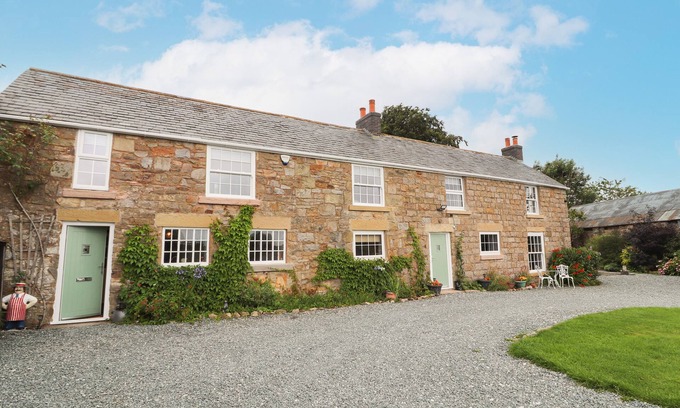 Bwlchgwyn Cottage | CAE ADAR FARM, pet friendly, character holiday cottage in Coedpoeth