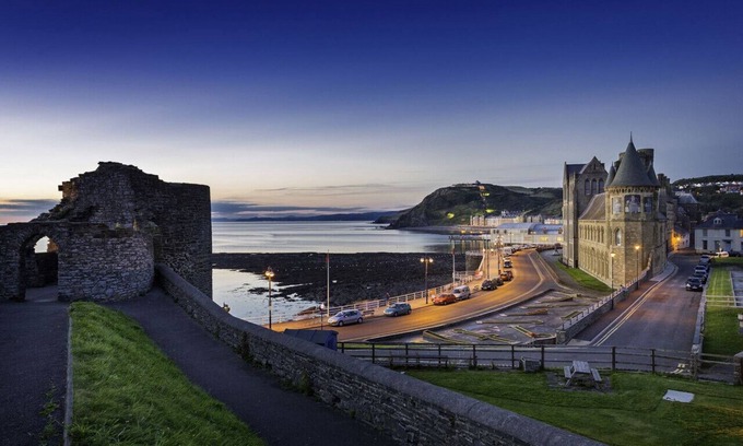 Aberystwyth House | Cae Cefn - One Bedroom House, Sleeps 2