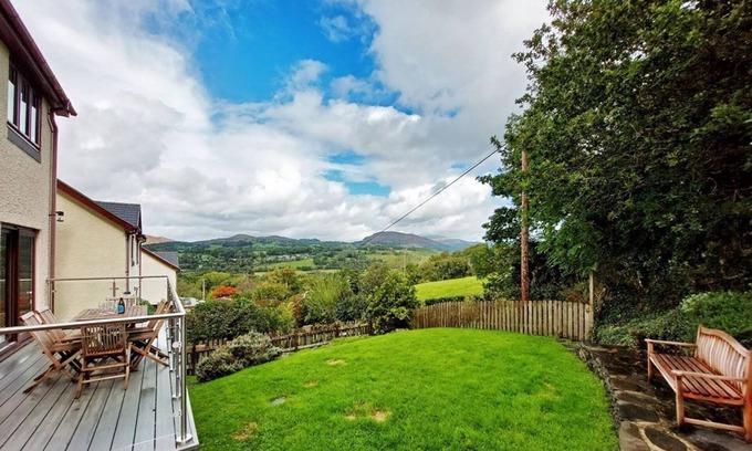Dolgellau House | Caer Dderwen 'Oak Field' Family Home in Dolgellau