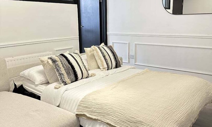 Newport Apartment | Caerleon Way by Tŷ SA