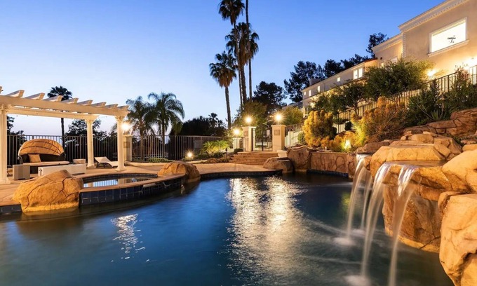 Orange Villa | Caesar’s Villa on the Hills of Orange
