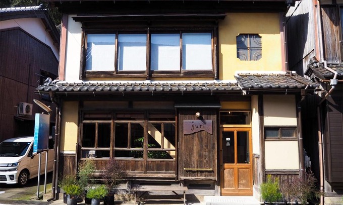 Funaya Bed & Breakfast | CAFE & BB guri