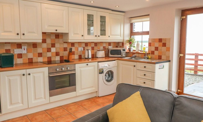 County Cork Cottage | CAHIRKEEN COTTAGE, pet friendly in Allihies, County Cork