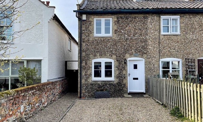 Westleton Cottage | CAINES COTTAGE, pet friendly, character holiday cottage in Westleton
