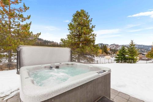 Leavenworth House | Cairn Cottage - Meredith Lodging