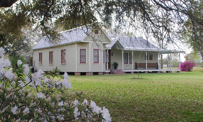St. Martinville House | CAJUN HOSPITALITY - LA PETITE VOIE DE ST. THERESE
