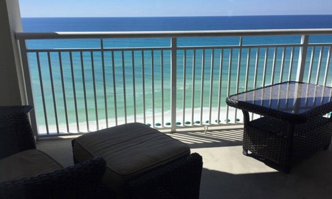 Navarre Beach Condo | Cajun Pearl 2.0 SPECIALS -Open Labor Day! Free Beach Service - On the Beach !