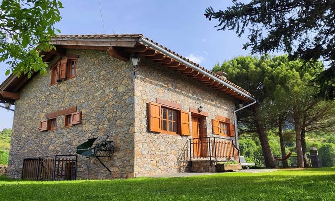 El Pont De Bar Cottage | Cal Pujol by Rural House