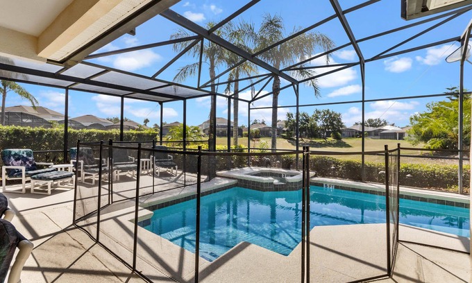 Haines City House | Calabay Charm - sunny & private, great accommodation & space, south-facing pool/spa