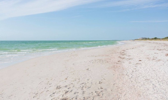 Carlouel House | CALADESI HOUSE, CLEARWATER ISLAND, PRIVATE BEACH, PRIVATE SWIMMINGPOOL