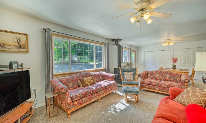 Caldwell House | Caldwell Country Home on Quiet Acreage