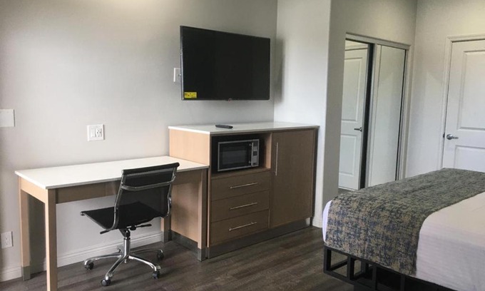 Harbor Hotel | Cali Inn