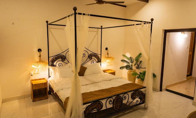 Chapora Hotel | Cali - Stays By The Bay