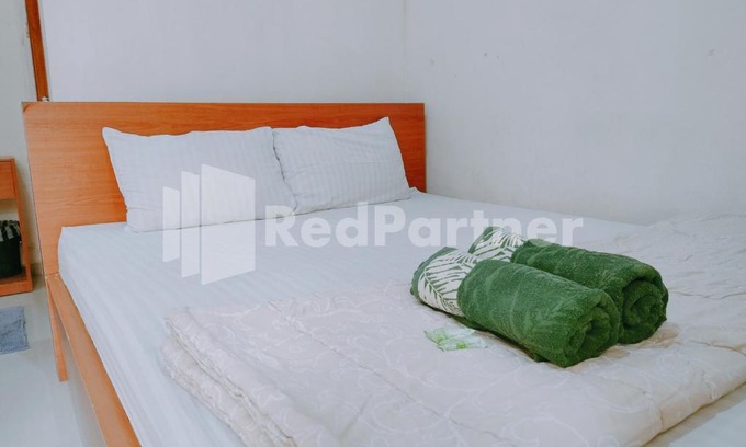 Wonosari Hotel | Calida Hotel Mitra RedDoorz near Alun Alun Wonosari