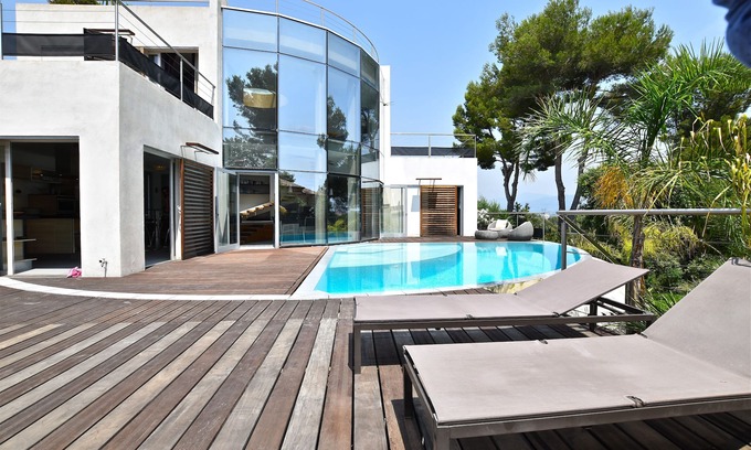 La Gaude Villa | Californiènne 240 m² - Swimming pool - Rooftop + Jacuzzi - Independent apartment