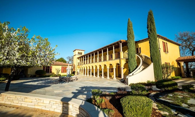 Paso Robles Bed & Breakfast | CaliPaso Winery & Villa