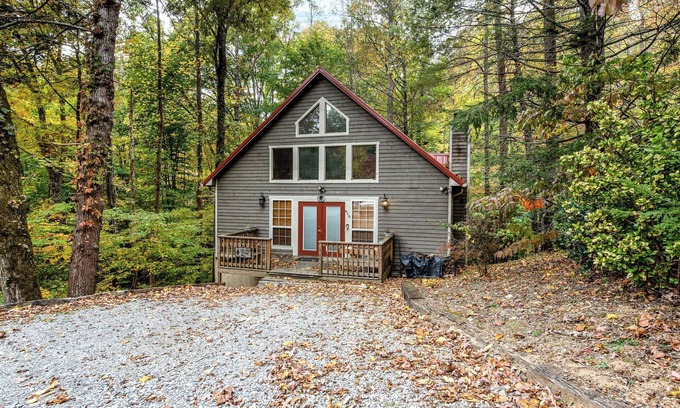 Townsend Cabin | Calling all Golf players! This home is located in a golf course community.