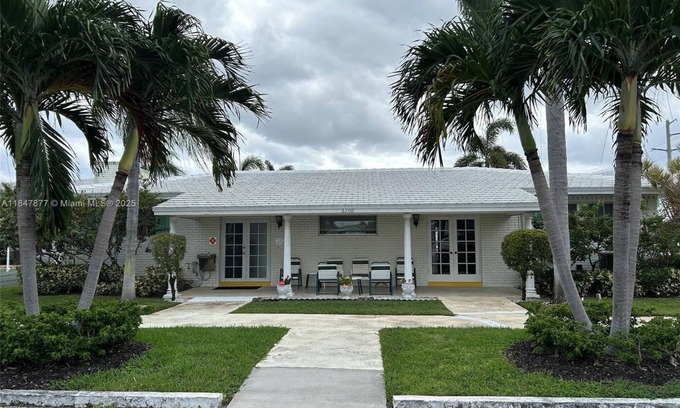 Imperial Point Apartment | Calling all snowbirds! One bedroom with pool and close to the beach.
