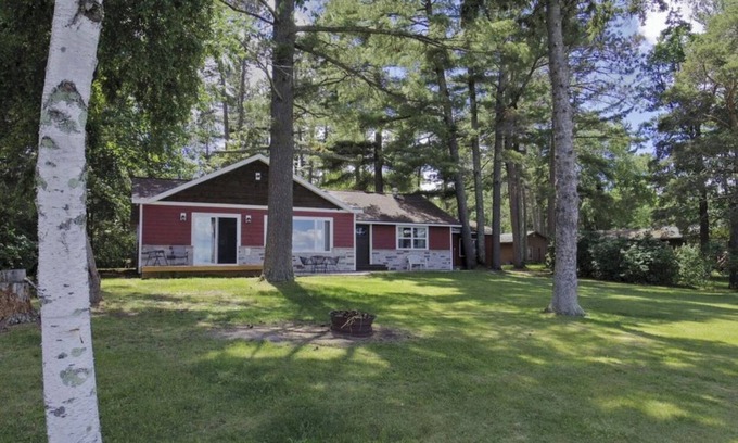 Bemidji House | Calling Outdoor Adventurers! Resting on Grace Lake House with Home Theater!