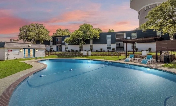 Bedford Apartment | Calm 2 bedroom getaway w serene balcony
