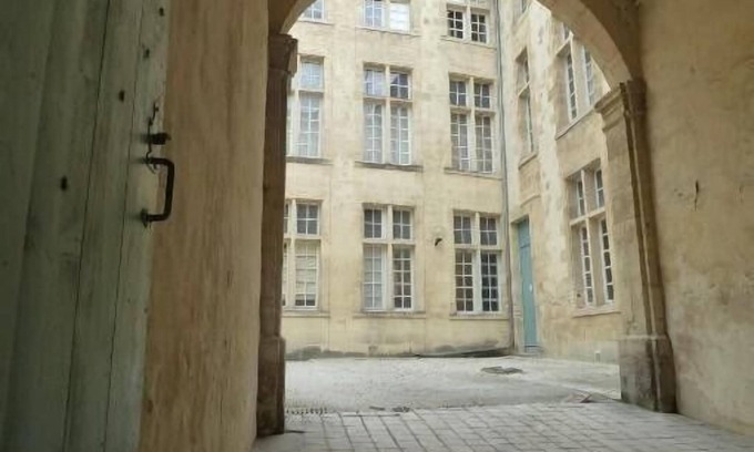 Hotel de Ville - Quinconces Apartment | CALM,COMFORT,LOT OF CHARACTER,CITY CENTER, HISTORIC DISTRICT SAINT-PIERRE