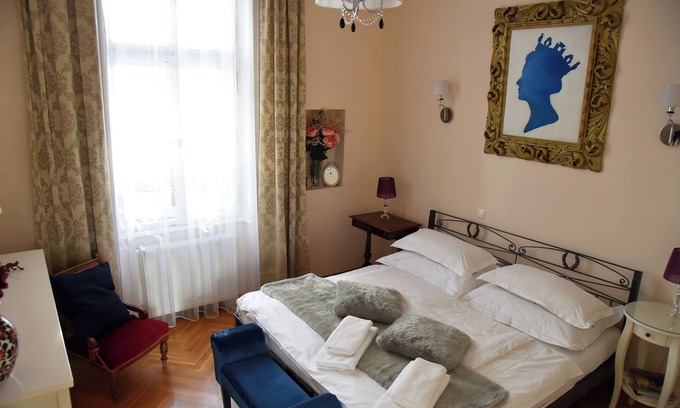 Arpadfold - Matyasfold Villa | Calm escape in historical athmosphere - Villa Giulietta Budapest, free parking