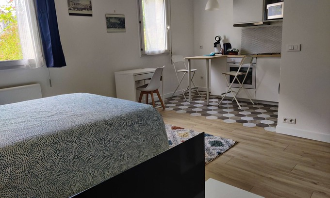 Bagneux Apartment | Calm, quiet, 4 min RER B (15 min Notre Dame)