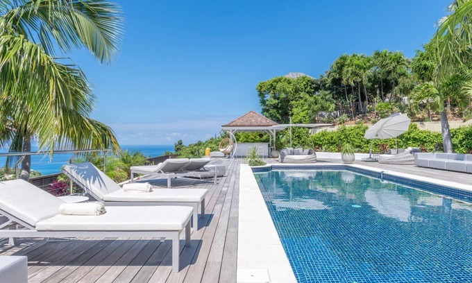 Camaruche Villa | Calm Villa with Refined Decors