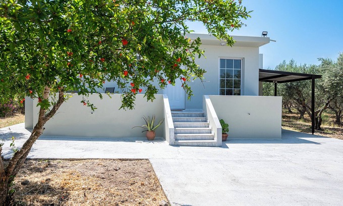 Linopotis House | "Calma " country living -Your vacation home in an olive grove near the beach