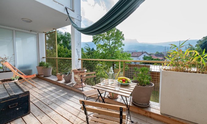 Quartier Villeneuve - Village-Olympique Apartment | Calme et verdure: vue montagne - terrasse - wifi
